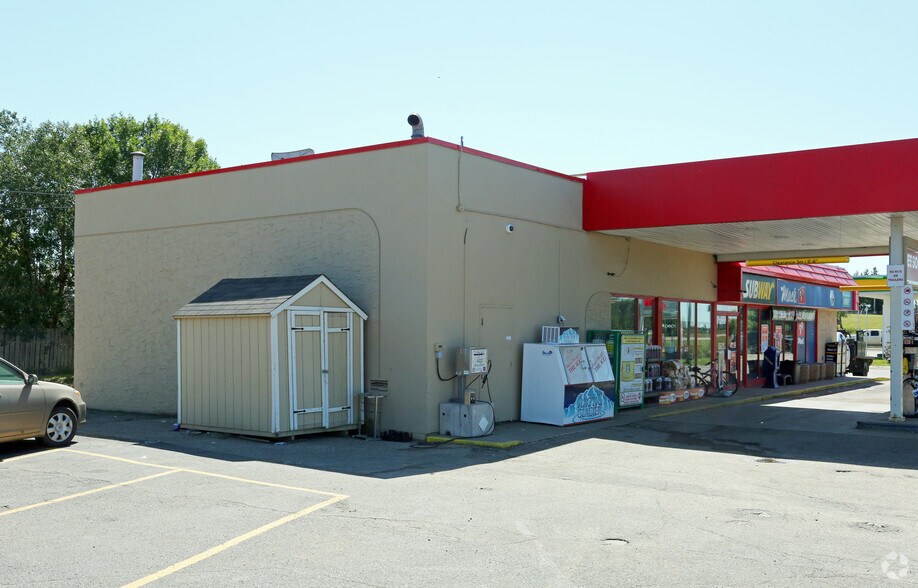 More Photos Of 73 Superior St, Devon Service Station For Sale