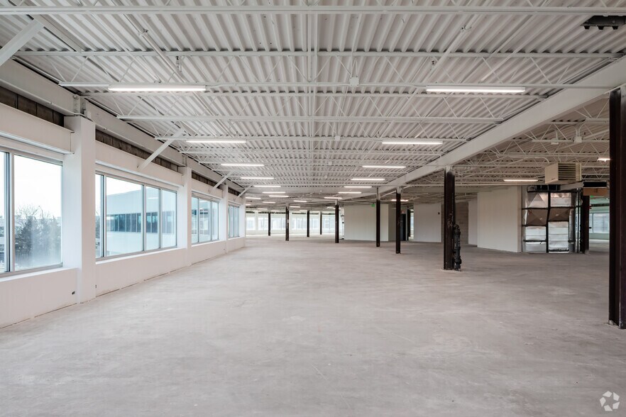 More Photos Of 2100 Swift Dr, Oak Brook Office For Lease