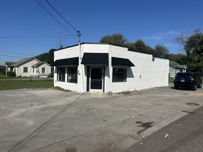 Primary Photo Of 3625 Fairmont Blvd, Knoxville General Retail For Lease