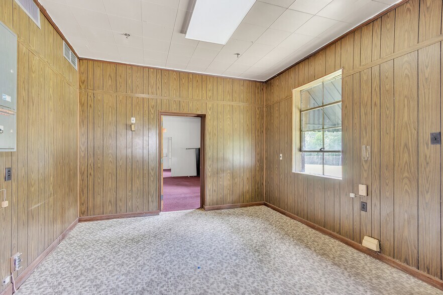 More Photos Of 121 Trotter Industrial Ln, Saluda Warehouse For Lease