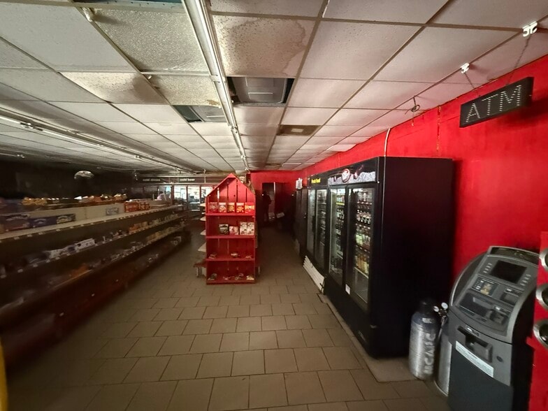 More Photos Of 319 Choctaw Ave, Savanna Convenience Store For Sale