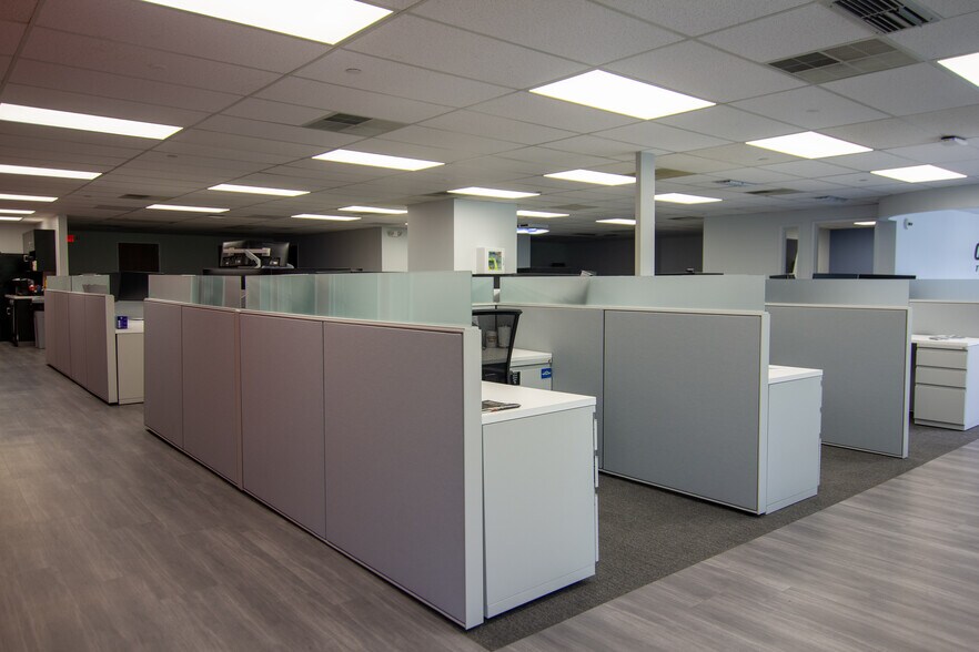 More Photos Of 921 Eastwind Dr, Westerville Unknown For Lease