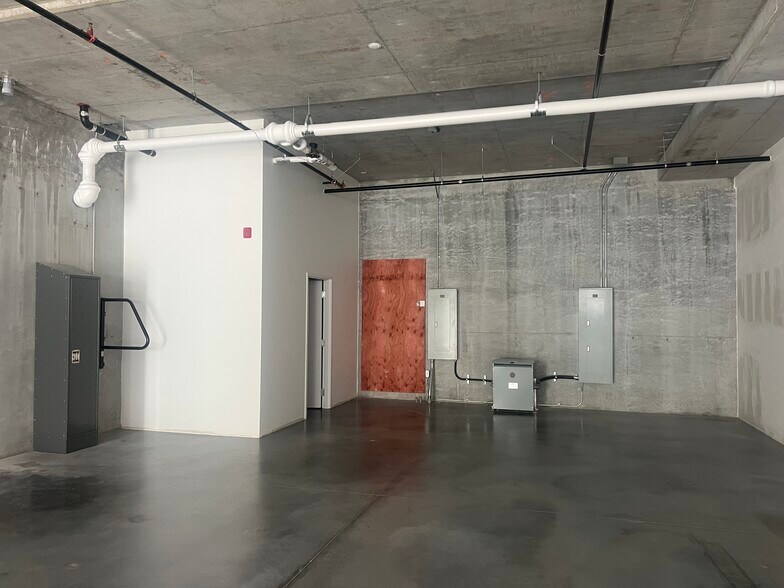 More Photos Of 8690 Barnard St, Vancouver Warehouse For Lease