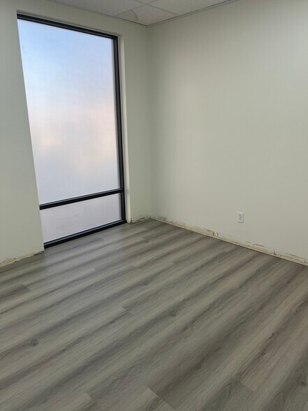 More Photos Of 5925 W Wigwam Ave, Las Vegas Warehouse For Sale