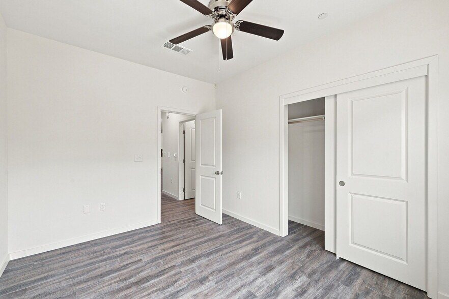 More Photos Of 9121 Prometheus Dr, Bakersfield Apartments For Sale