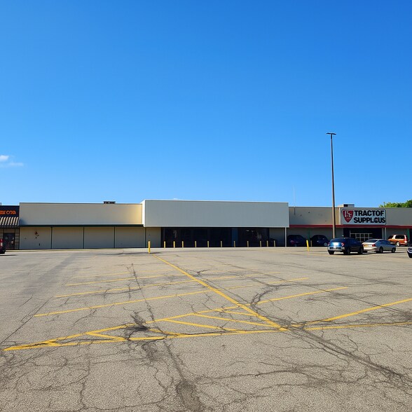 More Photos Of 1201-1299 S Division St, Harvard Unknown For Lease