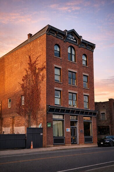 More Photos Of 15 Railroad Ave, Kingston Office For Lease