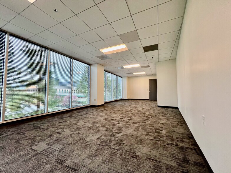 More Photos Of 250 E Olive Ave, Burbank Loft Creative Space For Lease