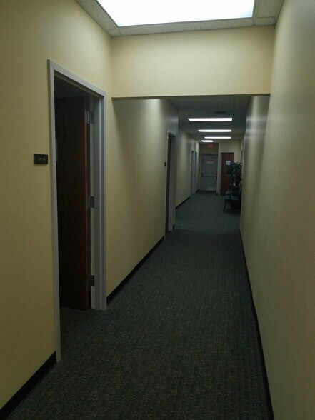 More Photos Of 450 Airport Rd, Elgin Self Storage For Lease