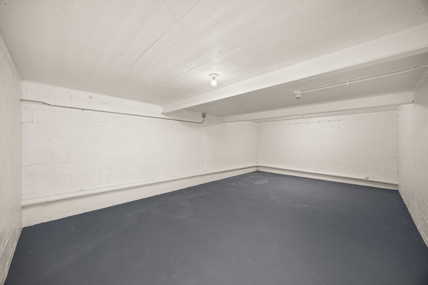 More Photos Of 704 E 9th St, Lockport Medical For Sale