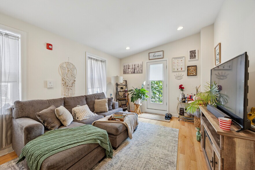 More Photos Of 919 N 19th St, Philadelphia Apartments For Sale