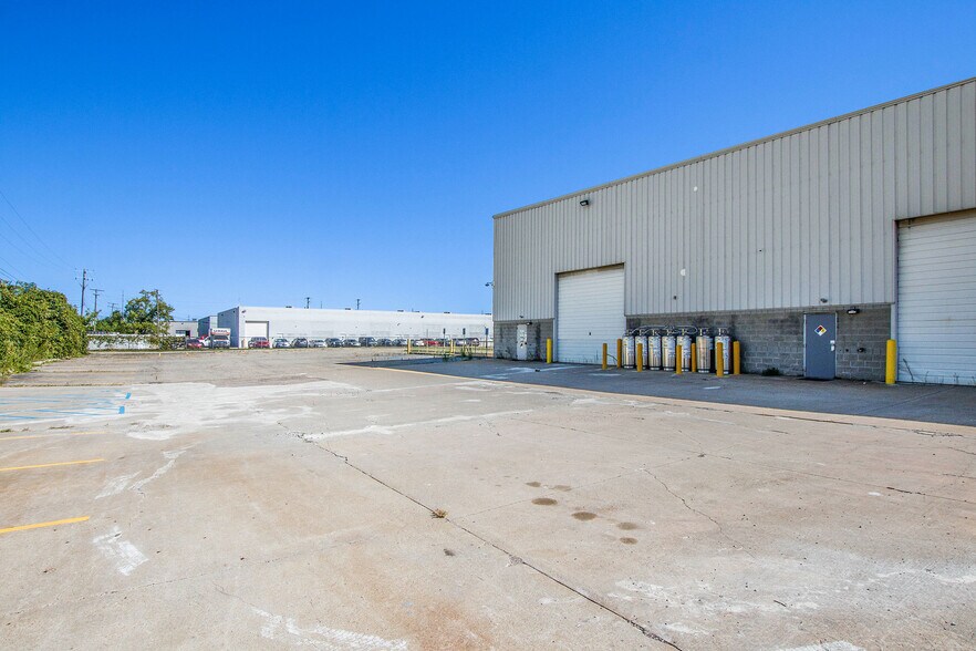 More Photos Of 23605 Regency Park Dr, Warren Manufacturing For Sale