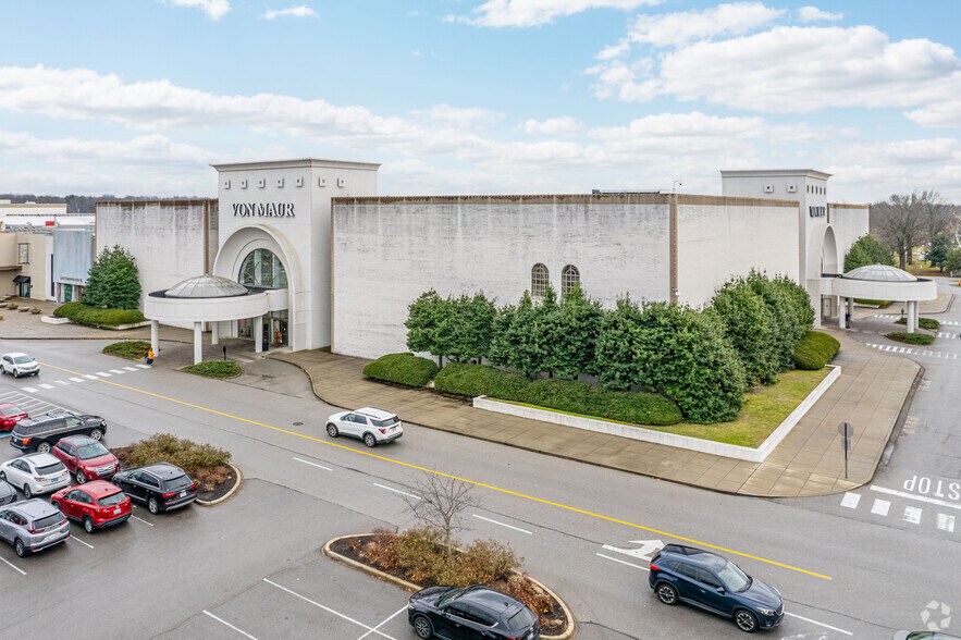 More Photos Of 7900 Shelbyville Rd, Louisville Unknown For Lease