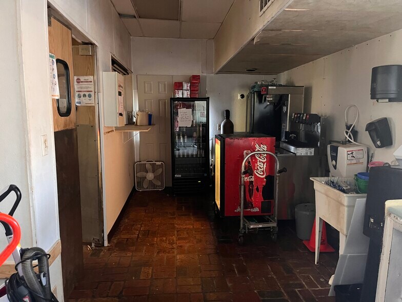 More Photos Of 3525 Boone St, Moss Point Restaurant For Sale