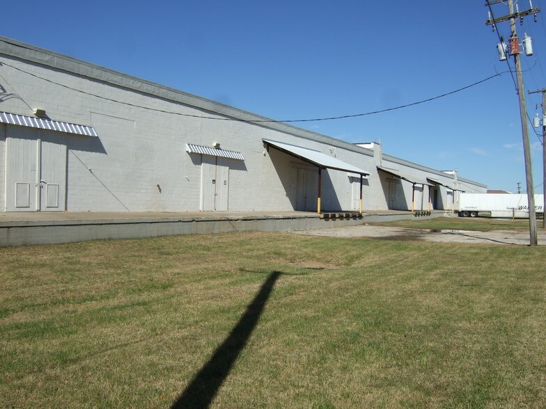 More Photos Of 7215 SW Topeka Blvd., Bldg. 2703, Topeka, KS 66619, Topeka Warehouse For Lease