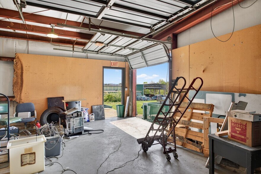 More Photos Of 52 Mid Valley Ln, Verona Warehouse For Sale