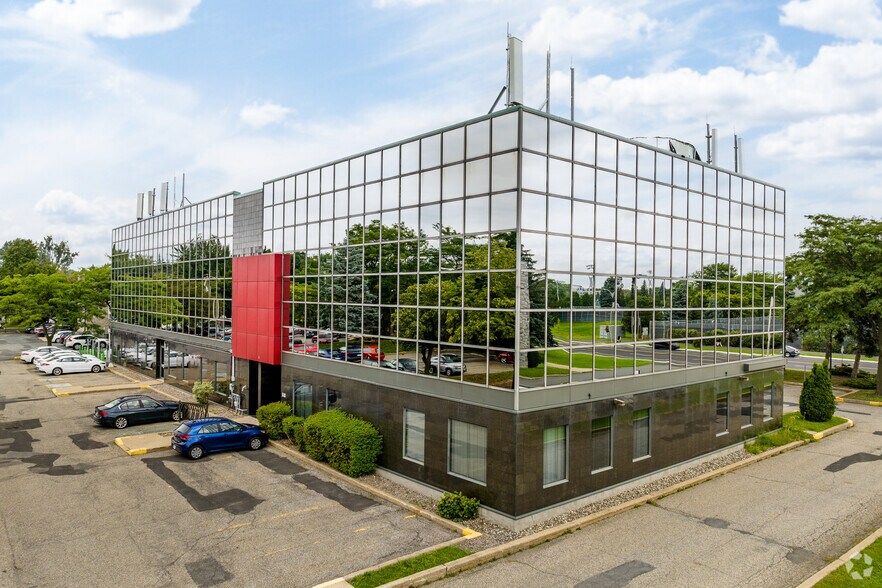 More Photos Of 204 Boul De Montarville, Boucherville Office For Lease