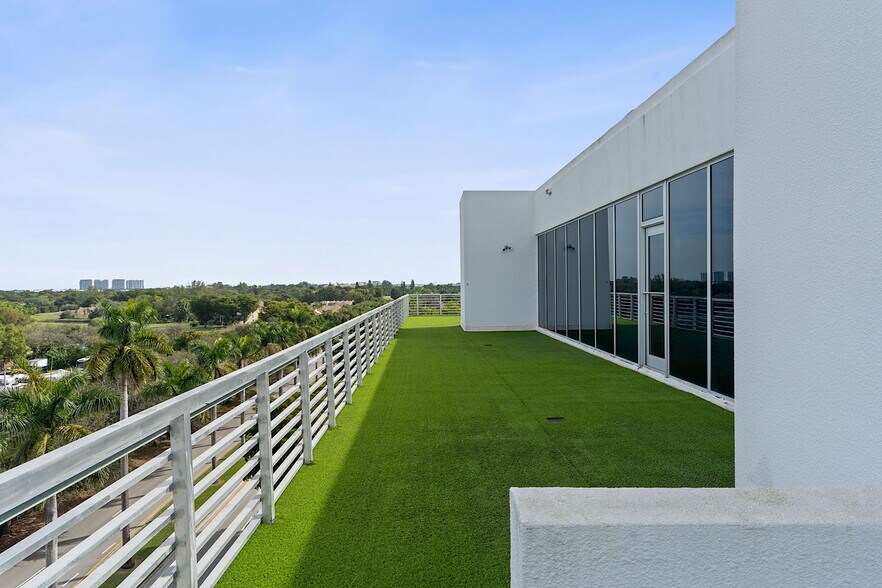 More Photos Of 10450 NW 33rd St, Doral Office For Sale