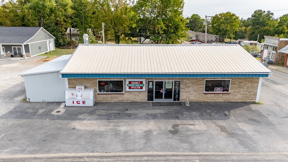 More Photos Of 4053 Hwy E, Oak Ridge Storefront For Sale