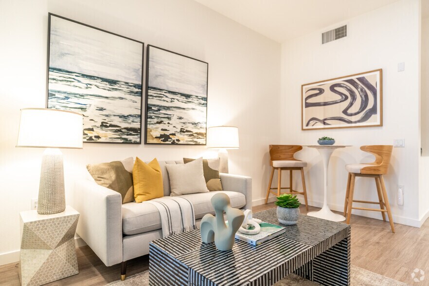 More Photos Of 500 W Broadway, Long Beach Apartments For Lease