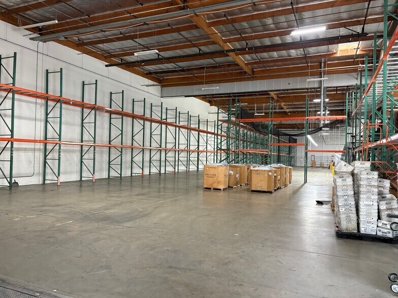 More Photos Of 1344-1388 W Foothill Blvd, Azusa Warehouse For Lease