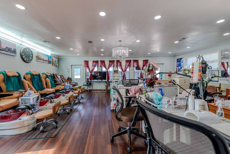 More Photos Of 3500 Mobile Hwy, Pensacola Freestanding For Sale