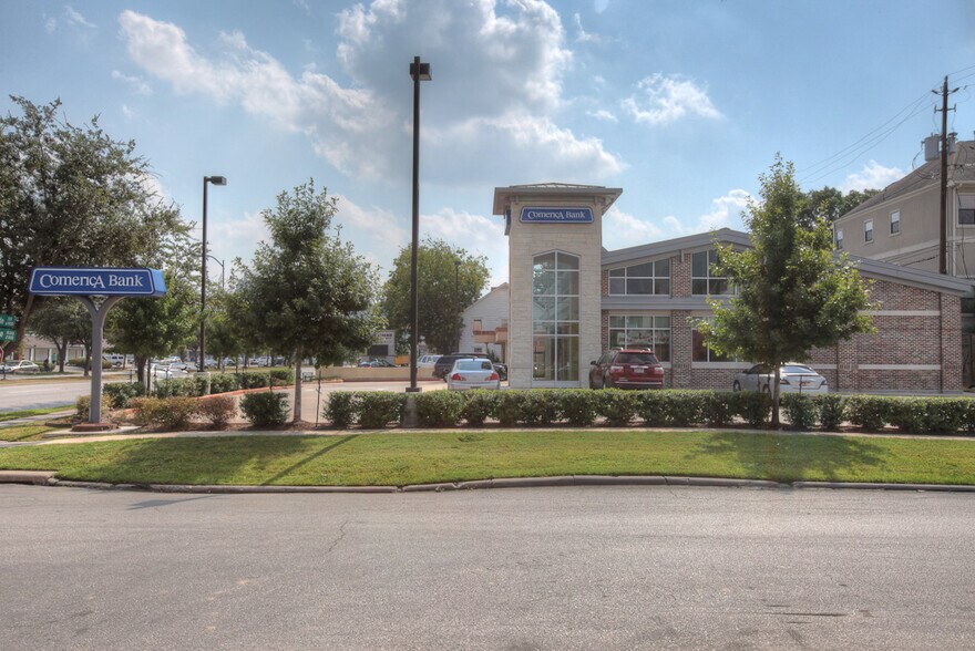 Primary Photo Of 2337 W Holcombe Blvd, Houston General Retail For Sale