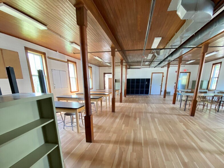 More Photos Of 12 Church Rd, Readfield Flex For Sale