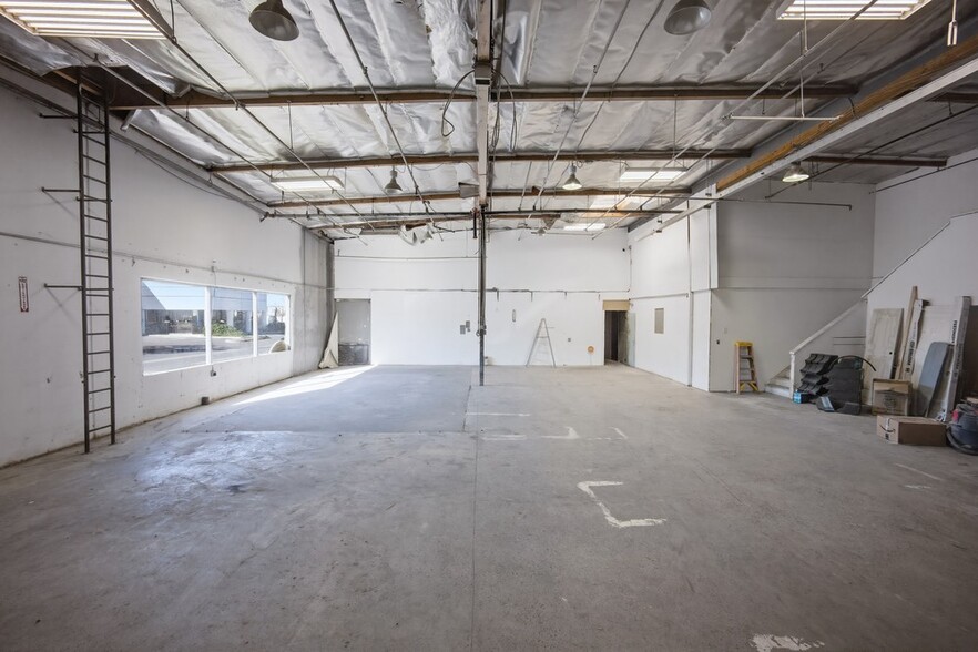 More Photos Of 543 Birch St, Lake Elsinore Warehouse For Sale