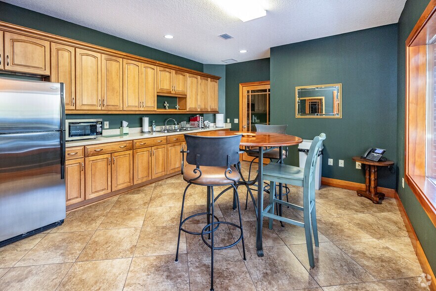 More Photos Of 450107-450115 State Road 200, Callahan Office For Sale