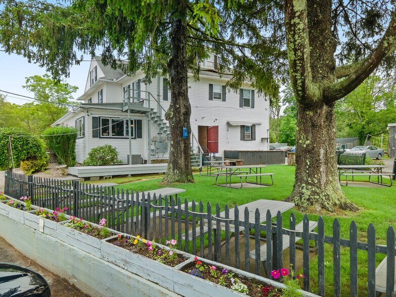 More Photos Of 809 Nooseneck Hill Rd, West Greenwich Restaurant For Sale