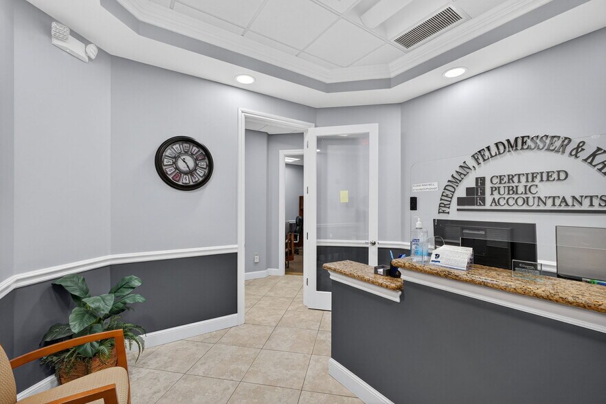 More Photos Of 641 University Blvd, Jupiter Medical For Sale