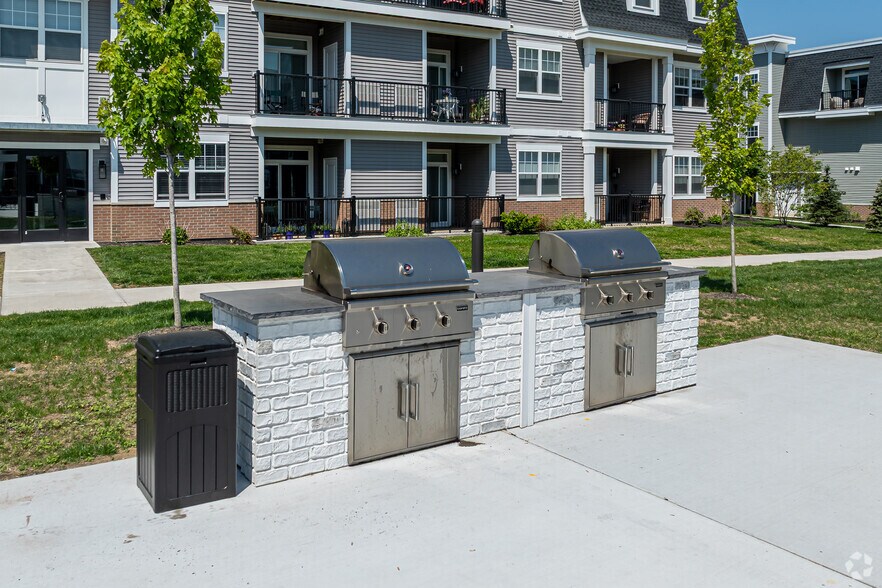 More Photos Of 280 Salmon Brook St, Granby Apartments For Sale