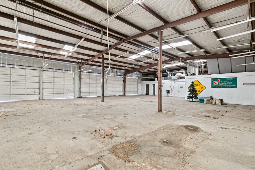 More Photos Of 5878 W US Highway 80, Terrell Showroom For Sale