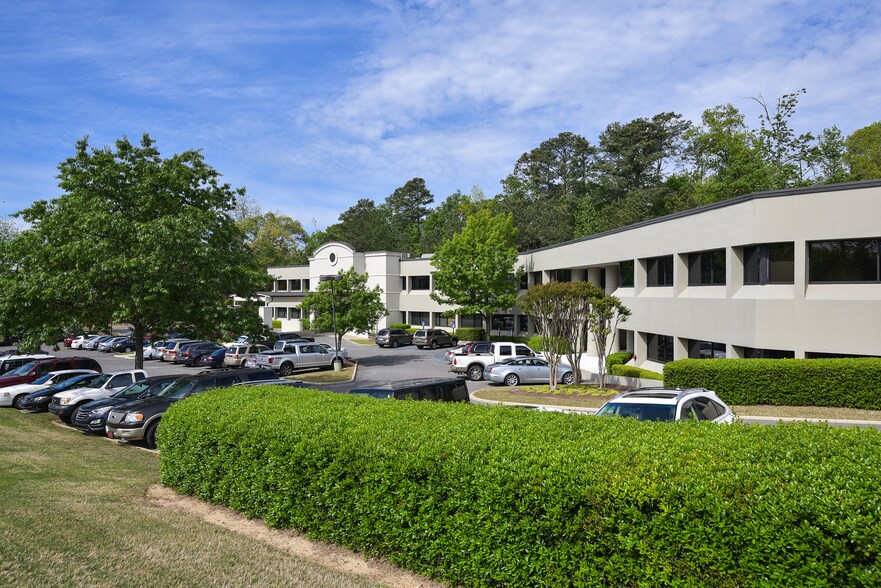 More Photos Of 200 Montgomery Hwy, Birmingham Office For Sale