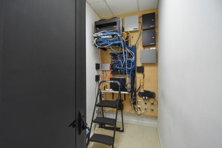 More Photos Of 3301-3389 NW 97th Ave, Miami Warehouse For Sale