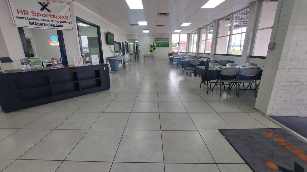 More Photos Of 630 79th St, Newport News General Retail For Sale