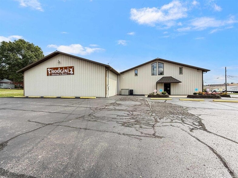 Primary Photo Of 412 N Truman Rd, Jasper General Retail For Sale