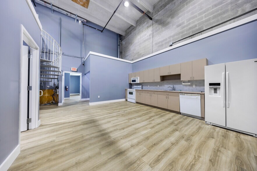 More Photos Of 11379-11399 NW 122nd St, Medley Warehouse For Sale