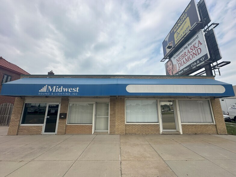 More Photos Of 2322-2324 O St, Lincoln Storefront For Sale