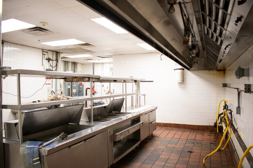 More Photos Of 1801 N Plano Rd, Richardson Specialty For Lease