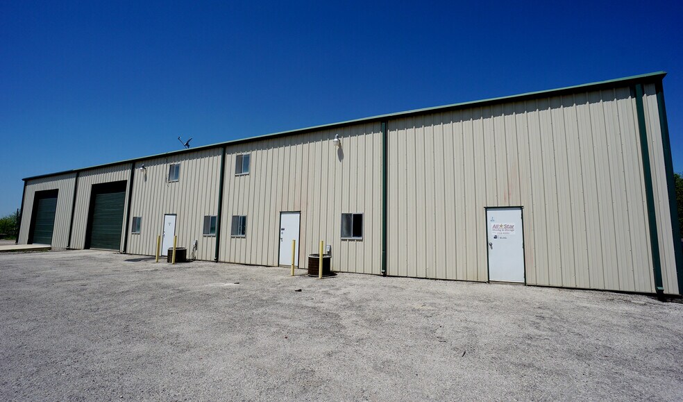 More Photos Of 18 Indian Meadows Dr, Round Rock Warehouse For Lease
