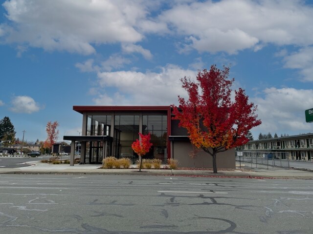 More Photos Of 735 SE 6th St, Grants Pass Office For Lease