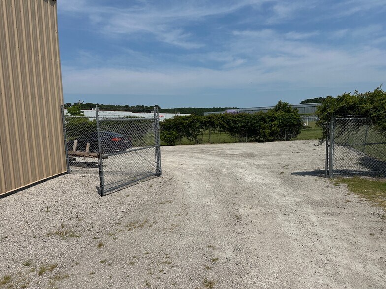 More Photos Of 2142 Live Oak St, Beaufort Office For Lease