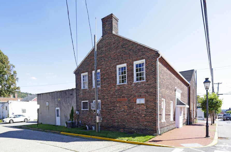 More Photos Of 303 14th St, Ambridge Freestanding For Lease