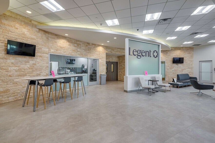 More Photos Of 4100 Mapleshade Ln, Plano Hospital For Lease