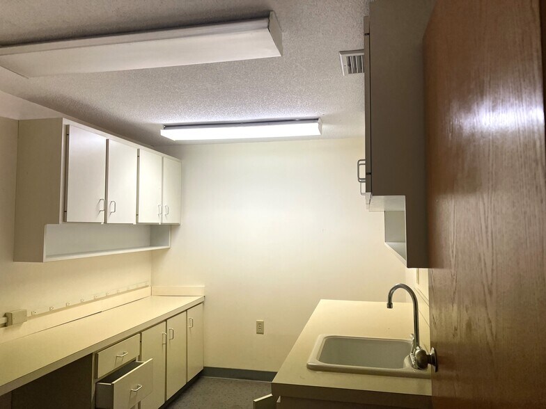 More Photos Of 171 Grandview Ave, Waterbury Medical For Sale