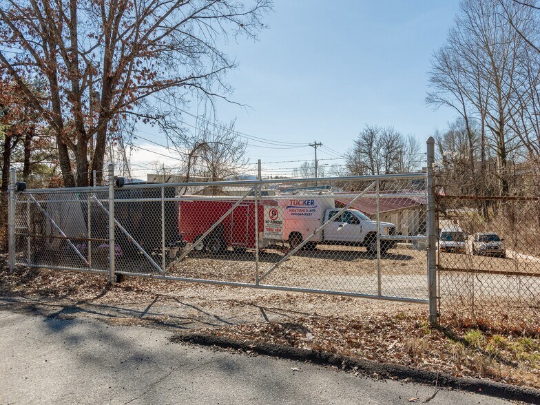 More Photos Of 445 6th E ave, Hendersonville Light Distribution For Sale