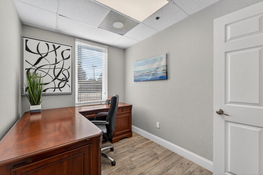 More Photos Of 3411 N 29th St, Tampa Office For Sale
