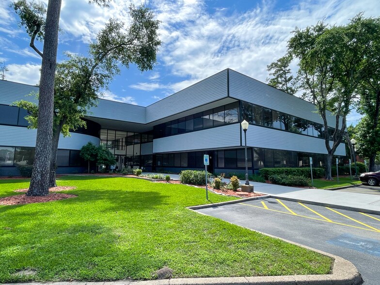 More Photos Of 333 N Rivershire Dr, Conroe Office For Lease